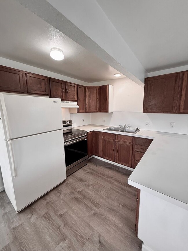 Photo - 313 N. "E" Unit 1