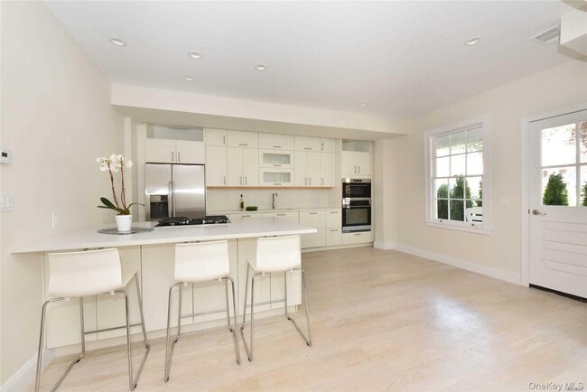 Photo - 1415 Old Northern Blvd Unit 1S