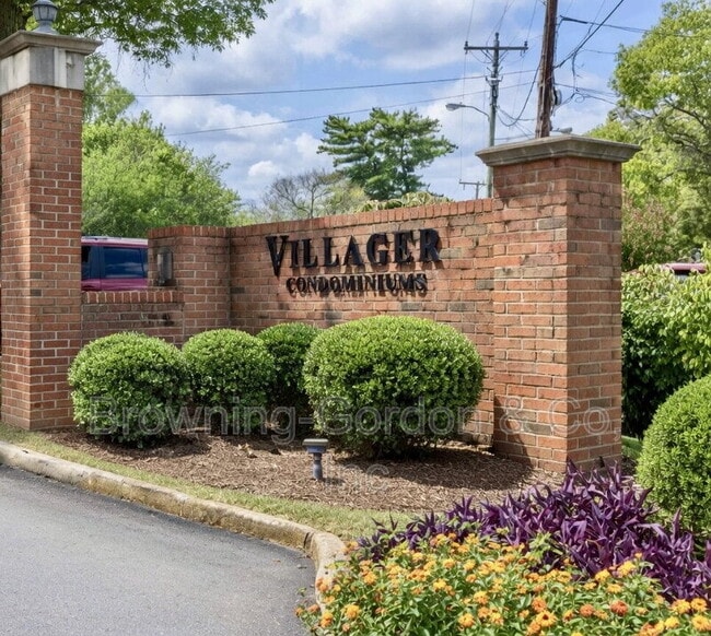 Building Photo - 2601 Hillsboro Pike