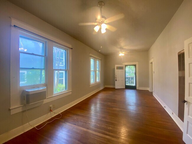 Photo - Charming 2/1 in Hyde Park- 4518 Depew!