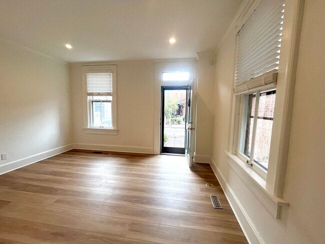 Photo - 670 Mohawk St