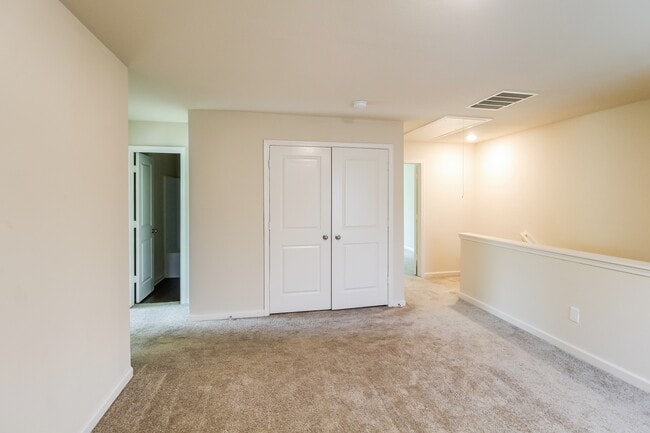 Photo - 728 Fitzroy Dr