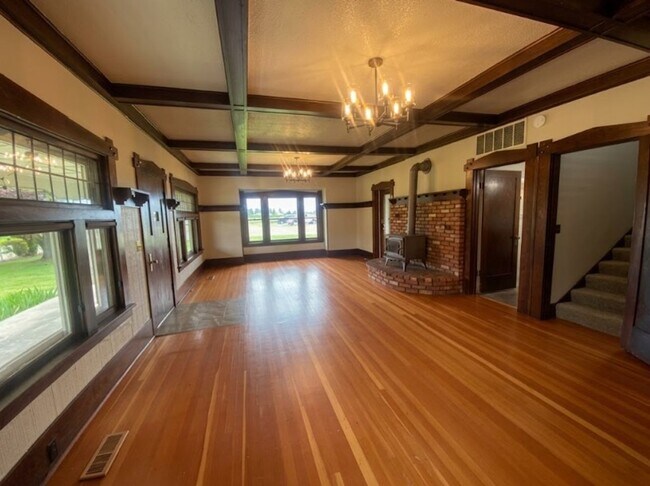 Photo - 792 E Badger Rd