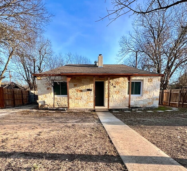 Adorable Cottage on Lytle - Adorable Cottage on Lytle