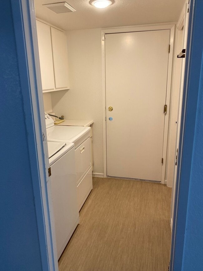 Photo - Spacious 4 Bed Home with 3 Car Garage off of Vista!!!!!