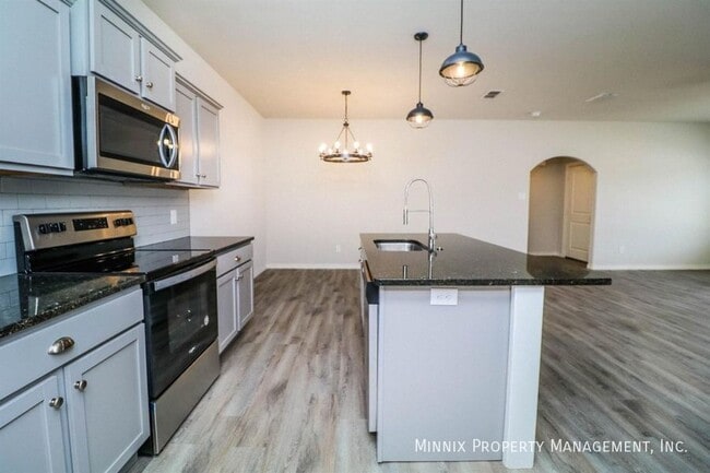 Photo - 2525 137th St