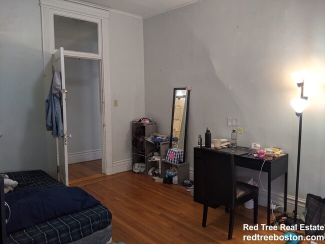 Photo - 80 Fenway St Unidad 12