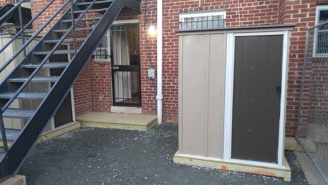 606 19th ST NE APT1 Unit 1