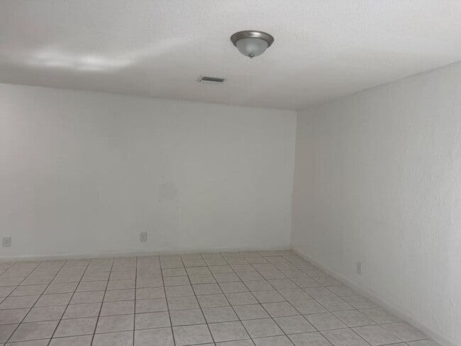 1 Crossings Cir