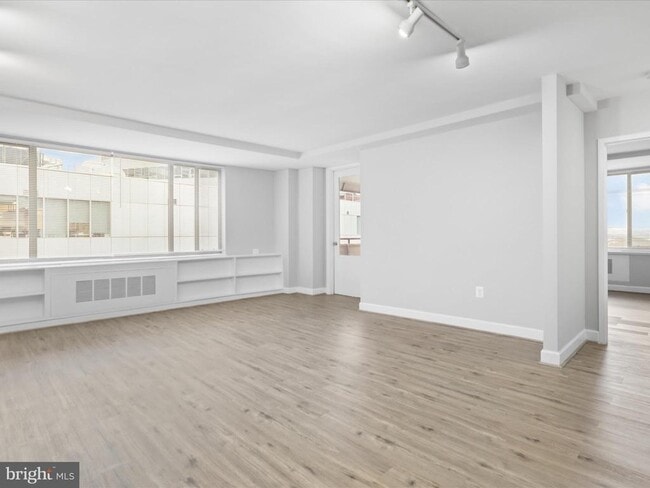 Photo - 1121 Arlington Blvd Unit 418