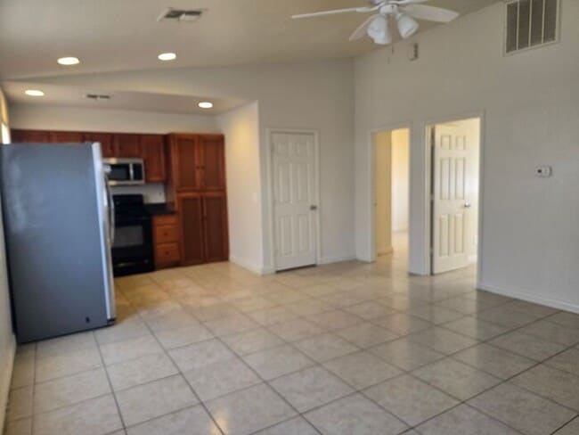 Photo - 3 bed, 1 bath, in a Duplex located in Sout...