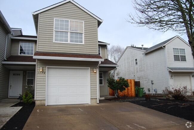 Building Photo - 3 Bedroom 2.5 Bath Town Home Dundee OR