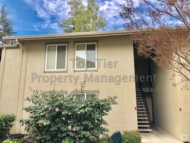 Building Photo - Meticulously renovated 2 Bd/1 Ba, 889 sf, ... Rental