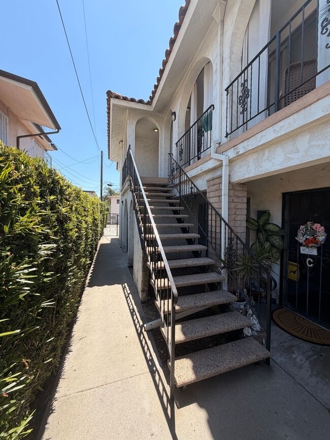 Photo - Completely Remodeled, Spacious 2 Bedroom Apartment For Rent w/ Parking! Unidad E