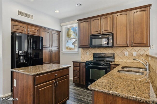 2233 E Pecan Rd