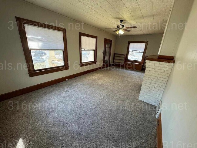 Photo - $1,250 - 2 bedroom / 1 bathroom - Single F...