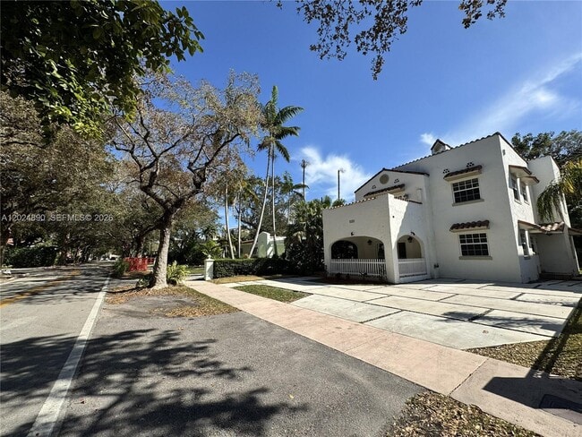 Building Photo - 502 Madeira Ave Unit A