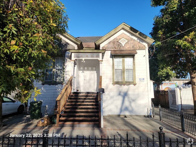 Building Photo - 680 S Almaden Ave Rental