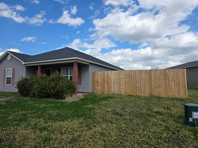 Photo - Nice 3 bedroom in west Fayetteville