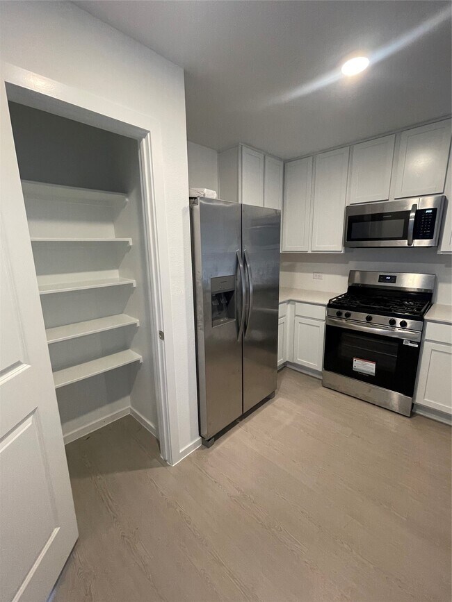 Photo - 112 Stran St