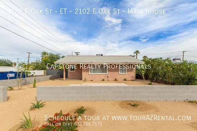 Building Photo - 2102 E Oak St Unit Main House