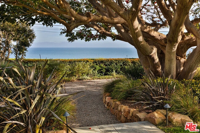 Photo - 29225 Cliffside Dr