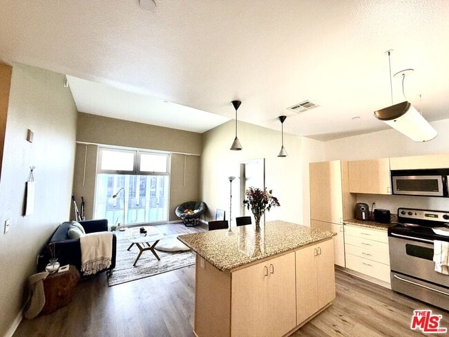 Photo - 630 W 6th St Unit 502