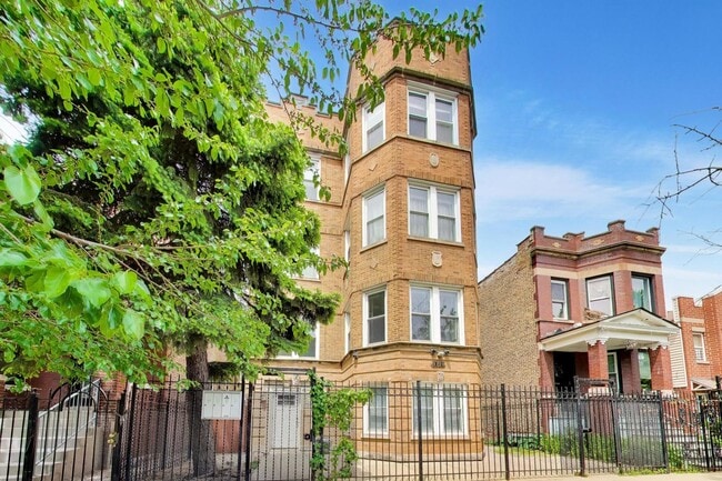 Building Photo - 3336 W Evergreen Ave Unit 1