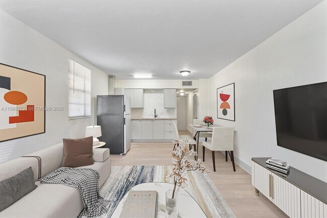 Building Photo - 1715 N 16th Ave Unit 311