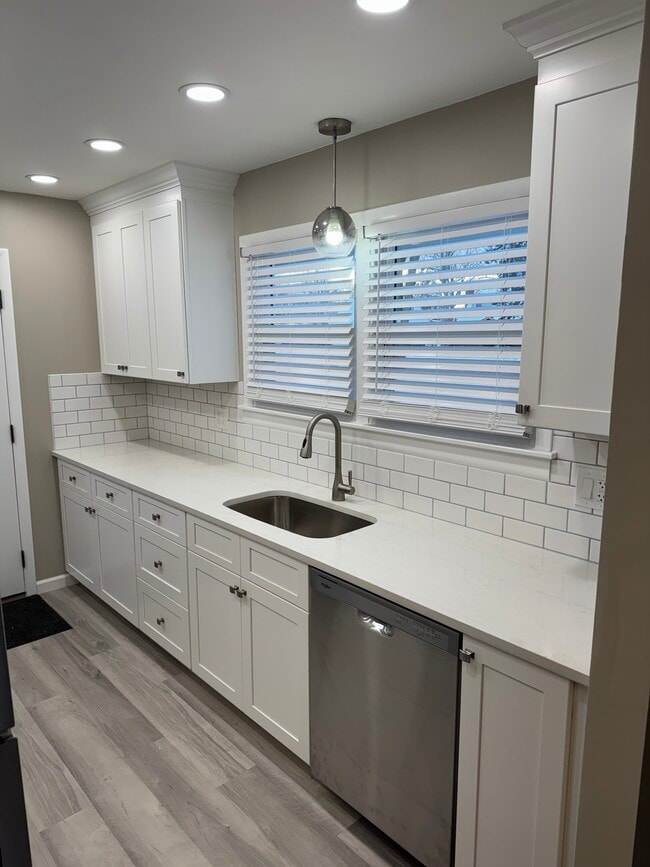 Photo - 4295 Shimerville Rd Unit Lower