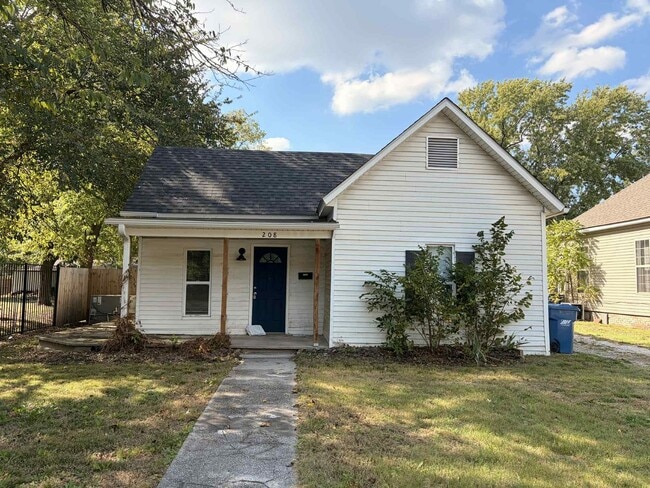 Building Photo - CHARMING 2 BEDROOM / 1 BATHROOM HOME IN TH...