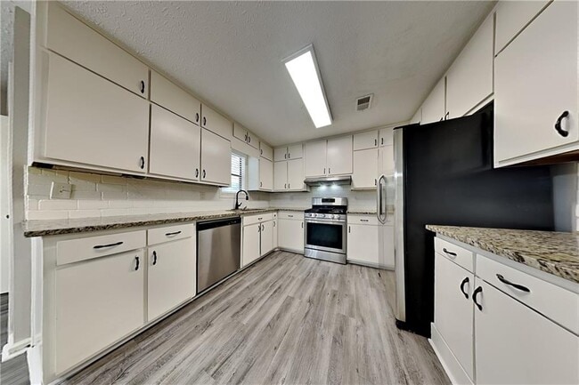 Photo - 2979 Marsh Ln SW