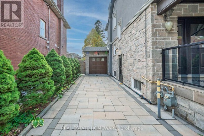 Photo - 71 Paisley Ave N