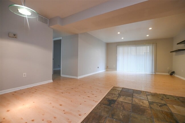 Building Photo - 8423 Hearth Dr Unit 2