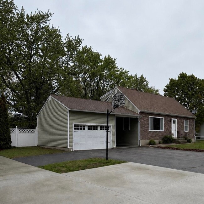 Photo - 34 B St