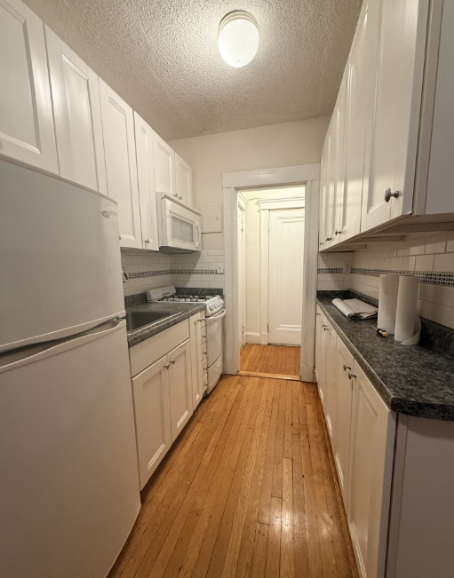 Building Photo - 394 Riverway Unit 10