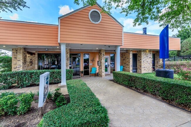 Photo - 2 br, 1 bath Condo - 1301 Park Place Blvd ...