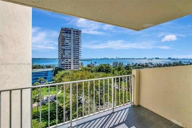Building Photo - 11111 Biscayne Blvd Unit 9b