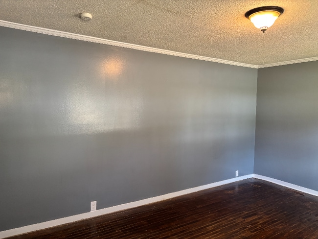 Photo - 127 Edwards St SE