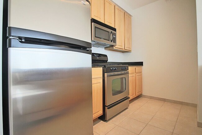 Building Photo - 350 N Desplaines St