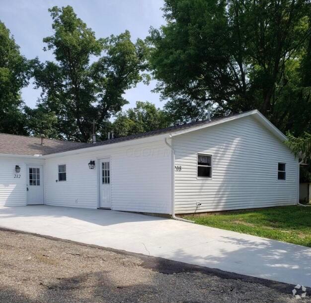 Building Photo - 208 Melody Ln Rental