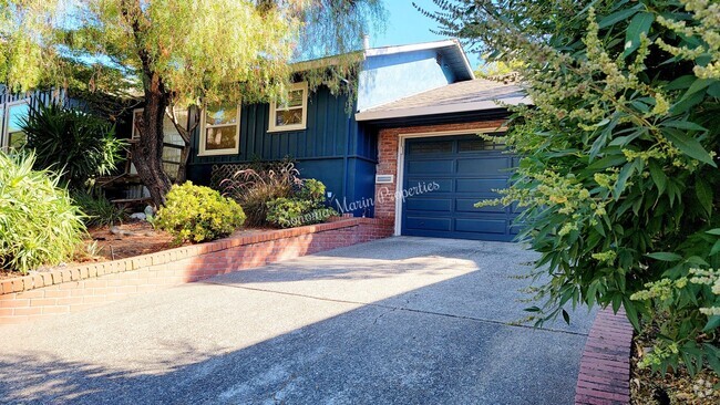 Building Photo - ~Stunning Remodeled 2 Bed/1 Bath Home in S...