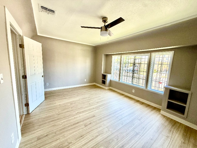 Building Photo - 536 W 77th St Rental