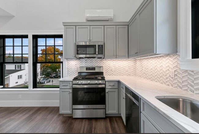 96 East Ave 1BR "Pennington"