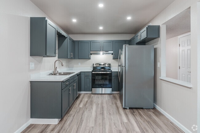 2BR, 1BA - 850SF - Kitchen