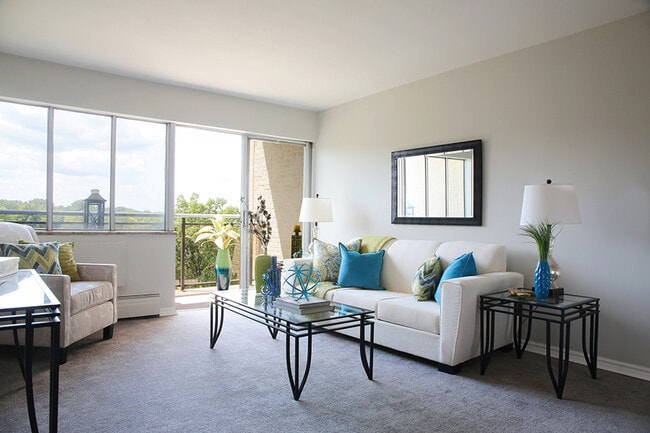 Building Photo - 550 Berkshire Dr