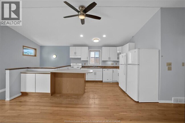 Photo - 463 Randolph Ave