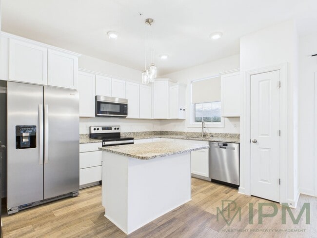 Building Photo - Dallastown Schools! Available Now! Beautif...