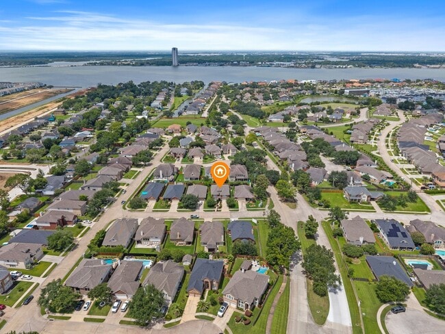 Photo - 2088 Silverthorn Ln