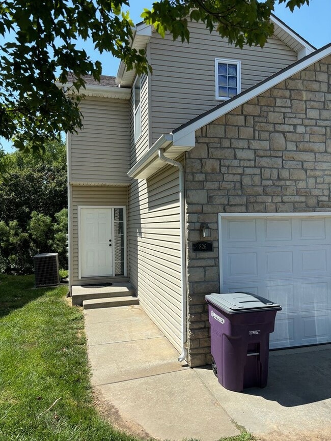 Building Photo - Italian Estates Property Management Rental